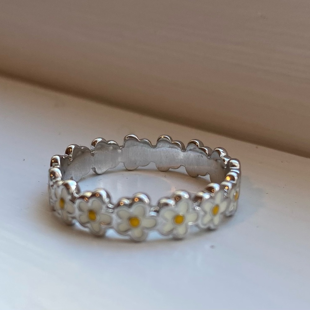 Pura Vida Daisy Ring (Size 8)